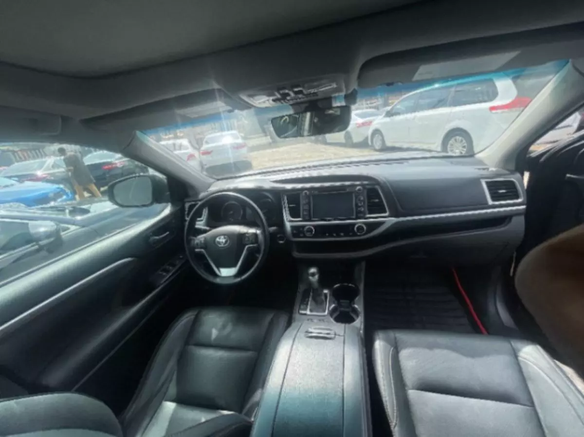 interiorFront
