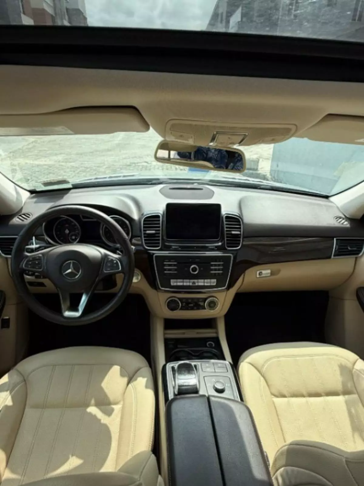interiorFront
