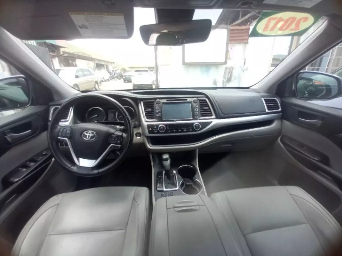 interiorFront