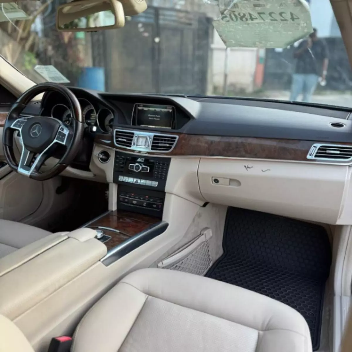 interiorFront