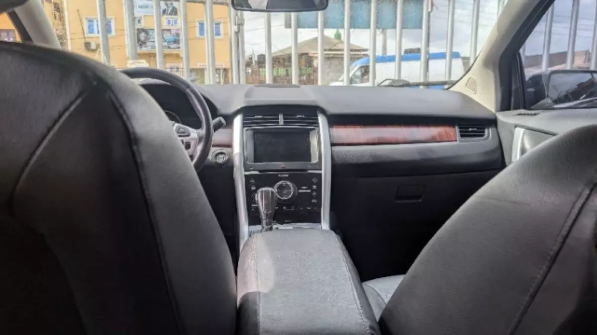 interiorFront