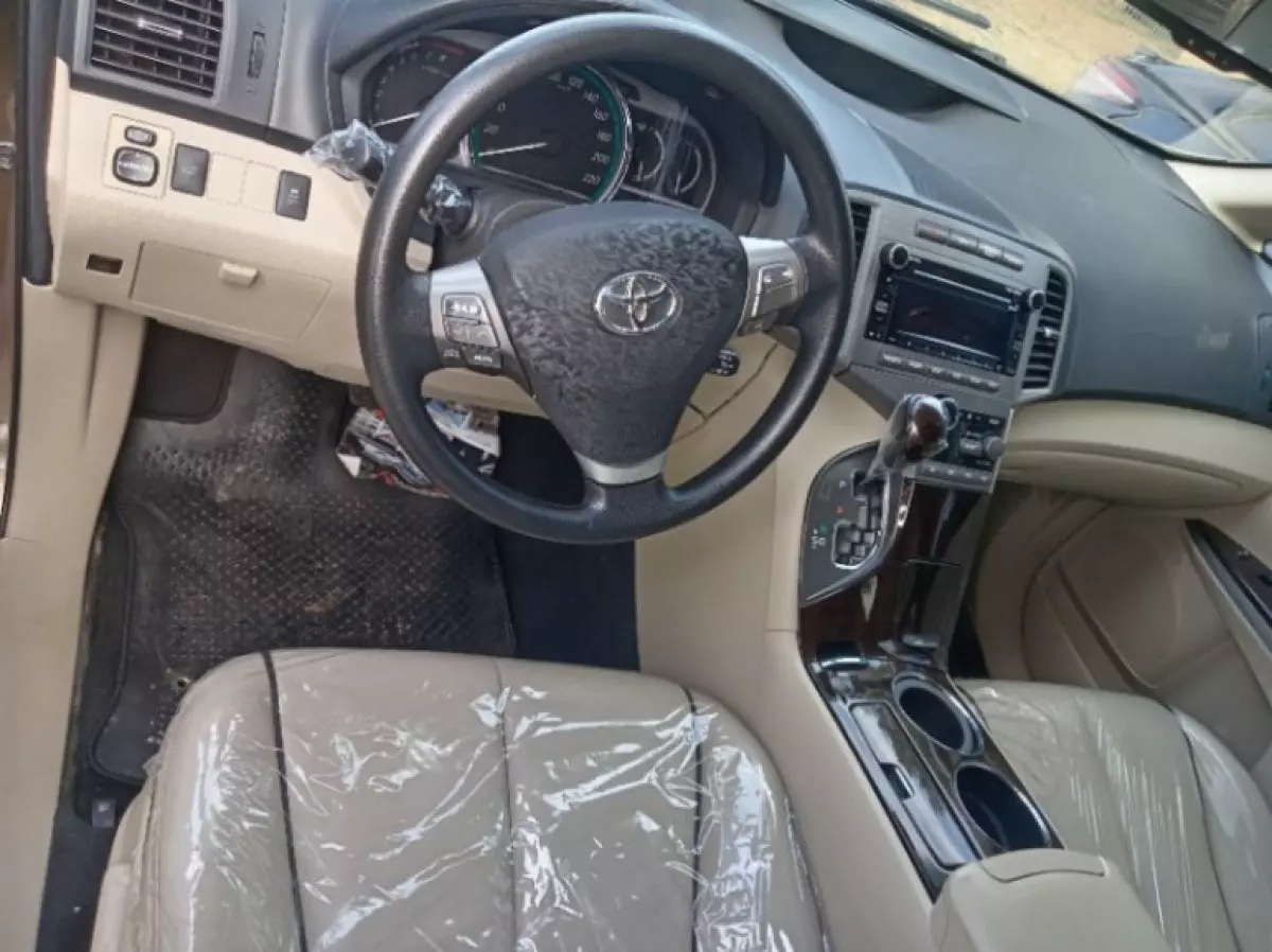interiorFront