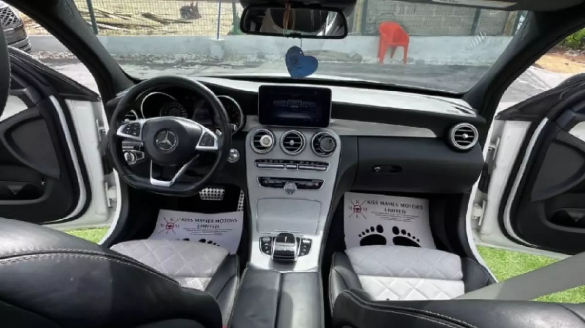 interiorFront