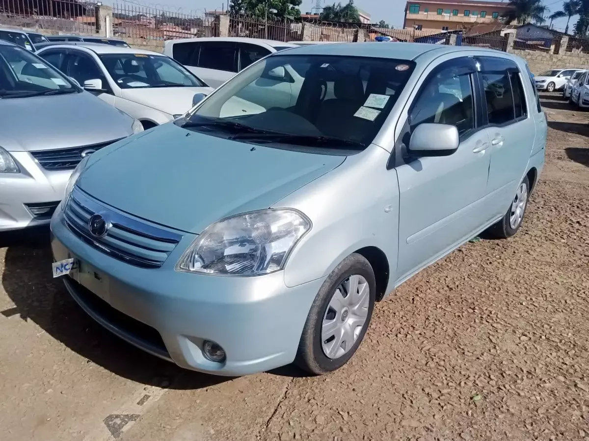 Toyota Raum  - 2010
