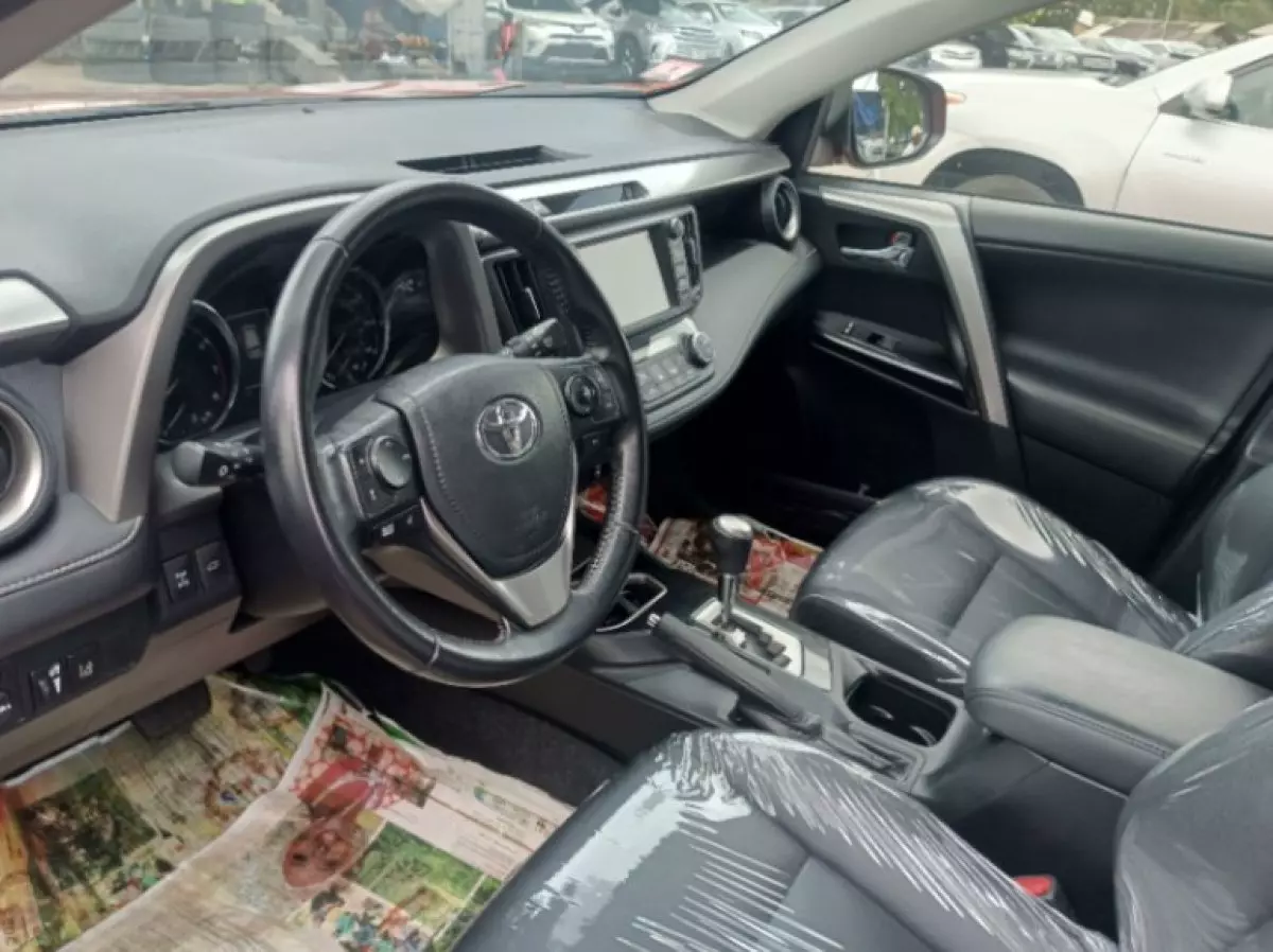 interiorFront