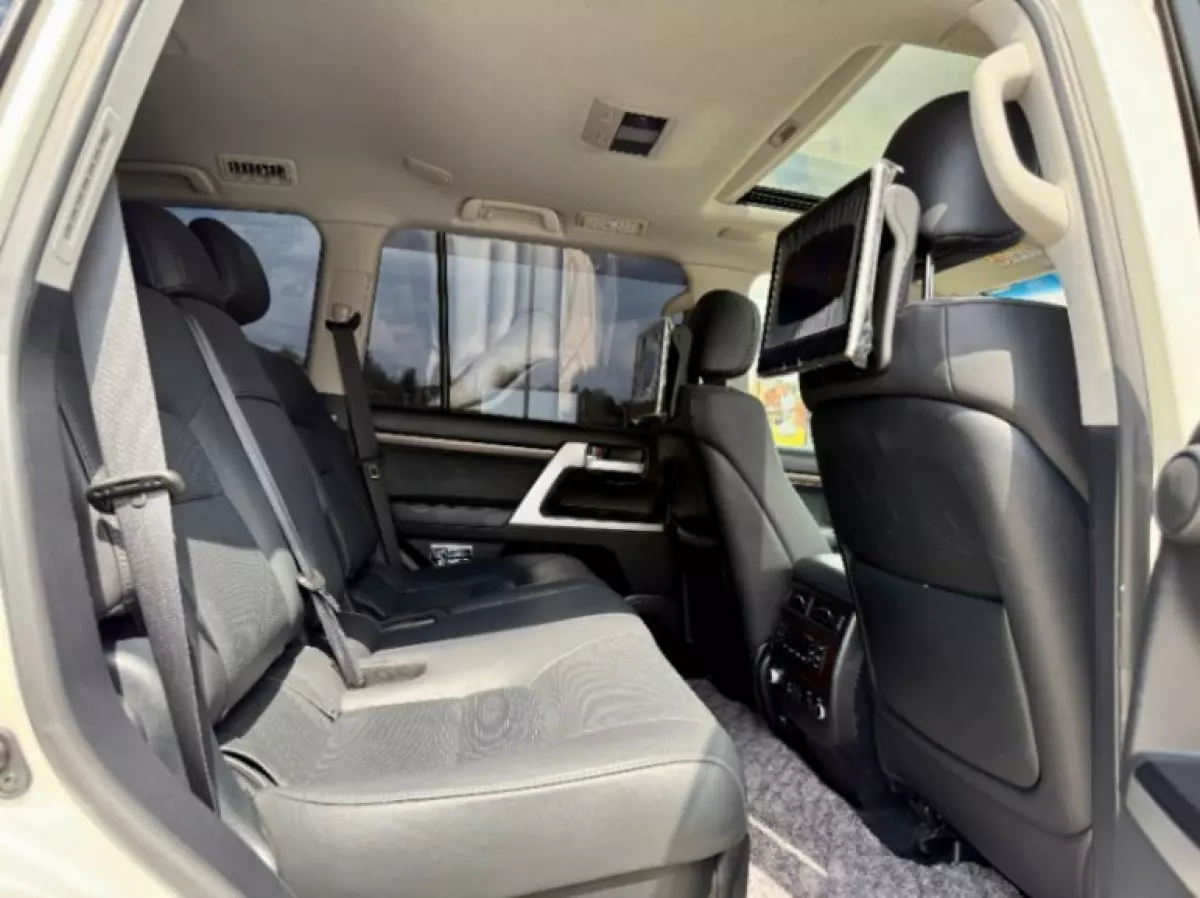 interiorBack