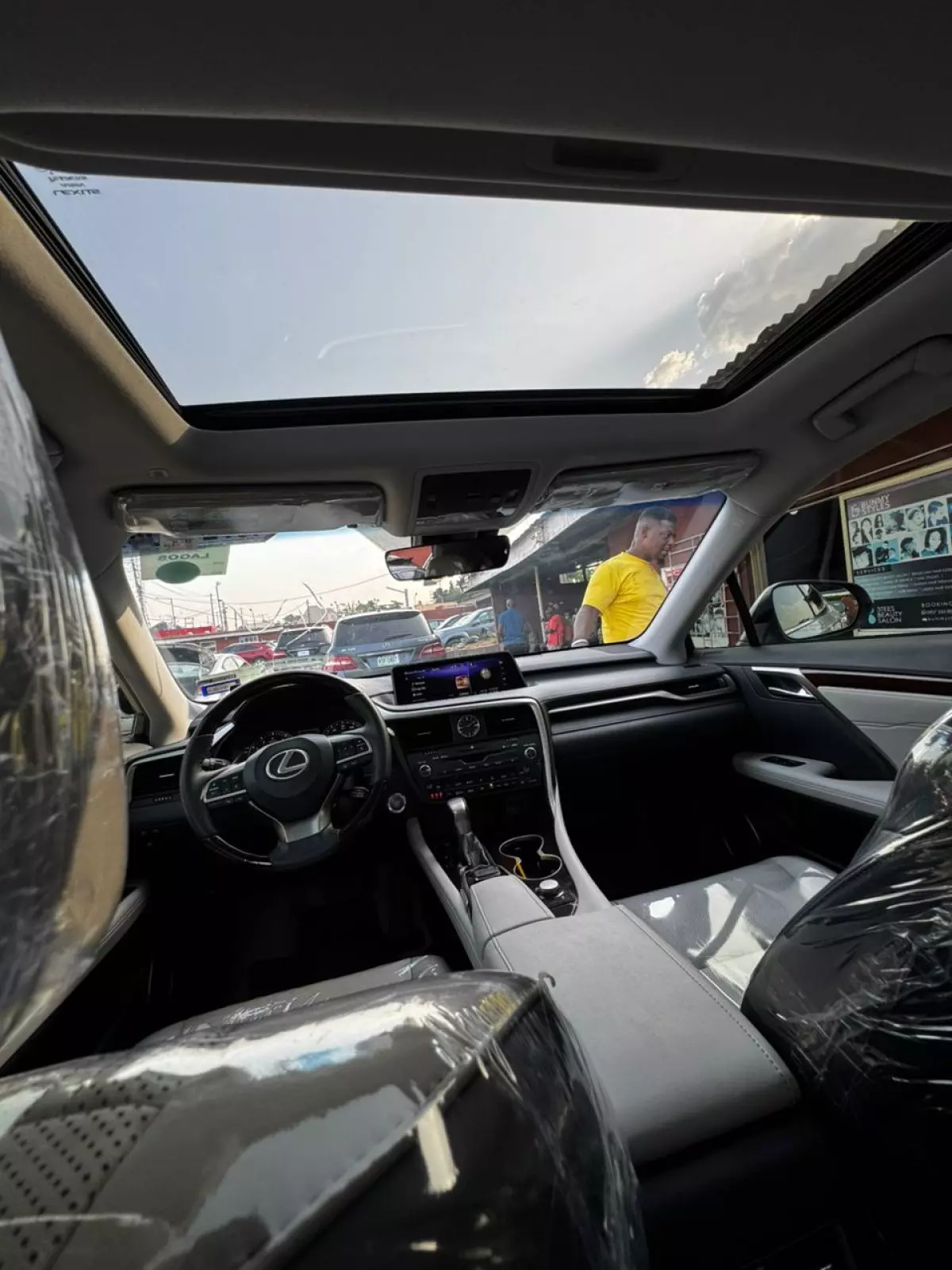 interiorFront