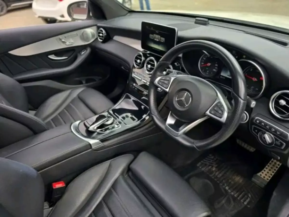 interiorFront