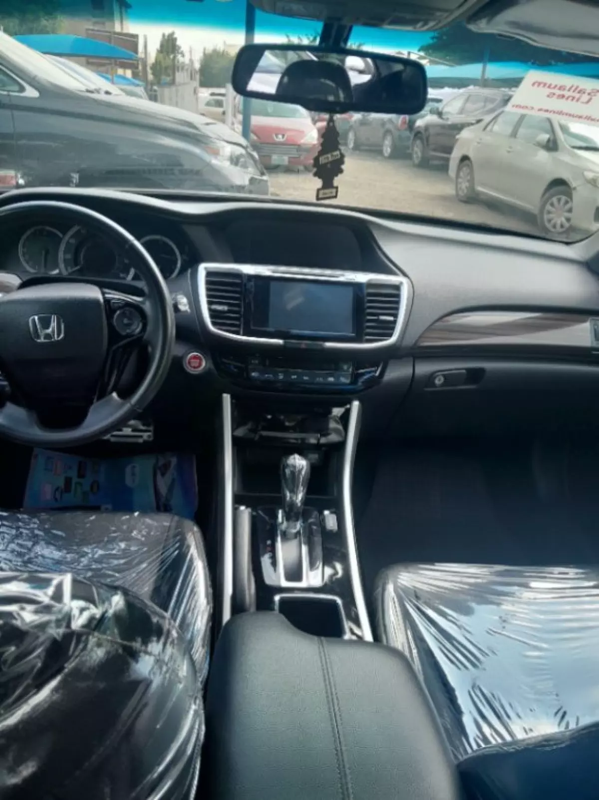 interiorFront