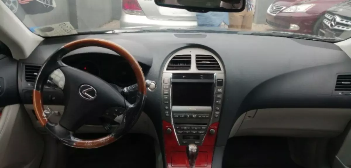 interiorFront