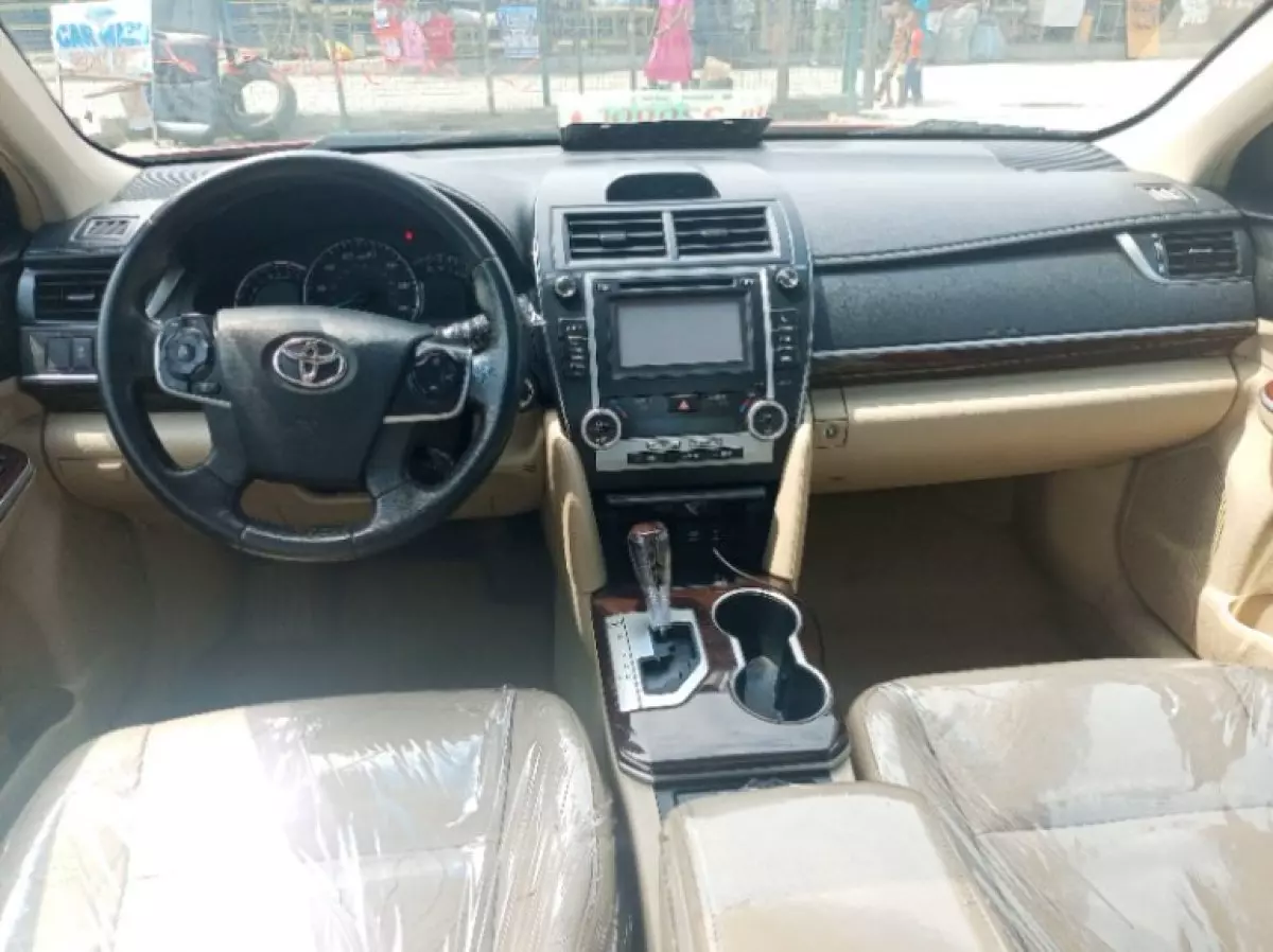 interiorFront