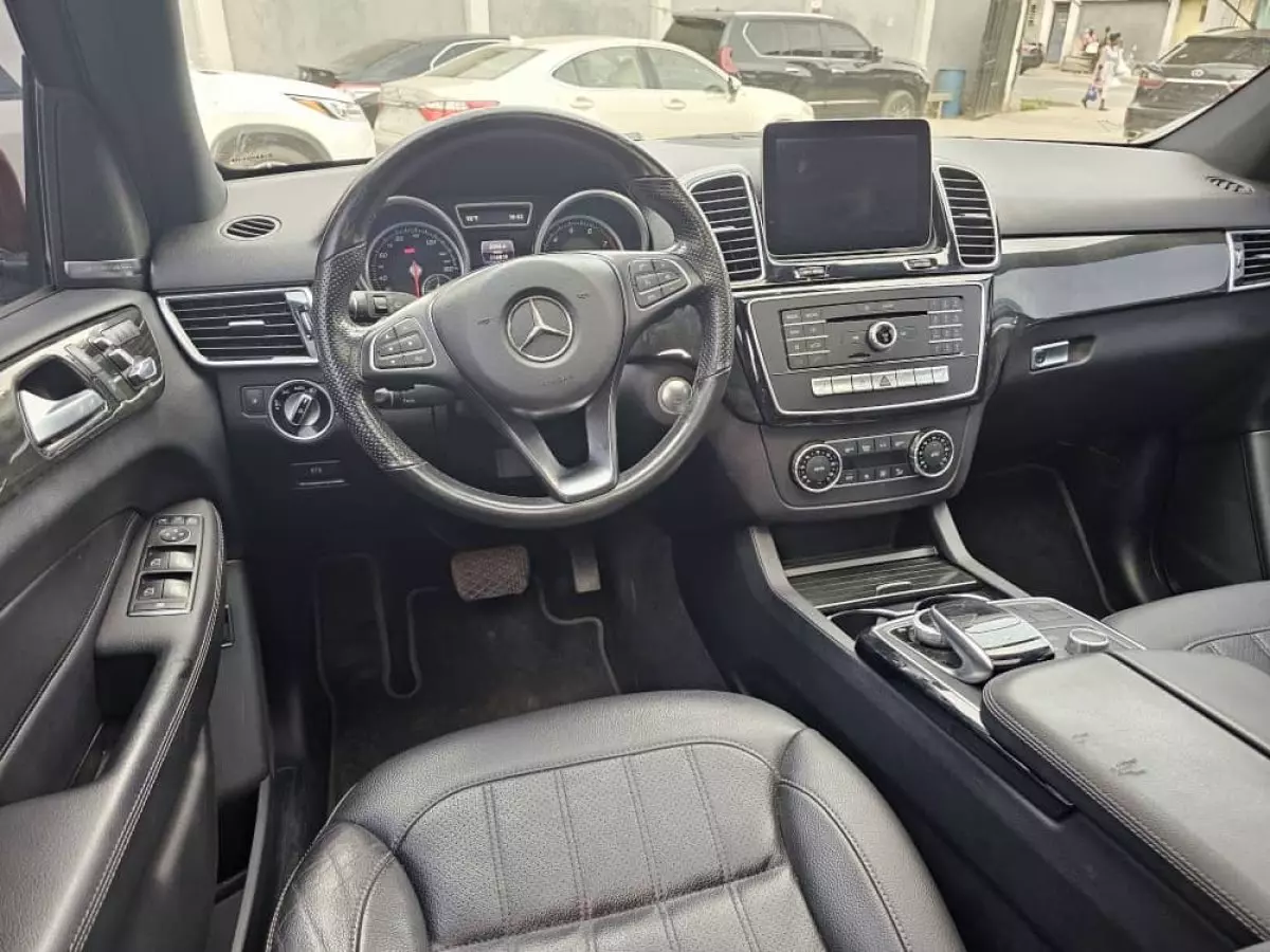 interiorFront