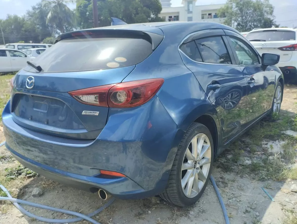 car Right Back