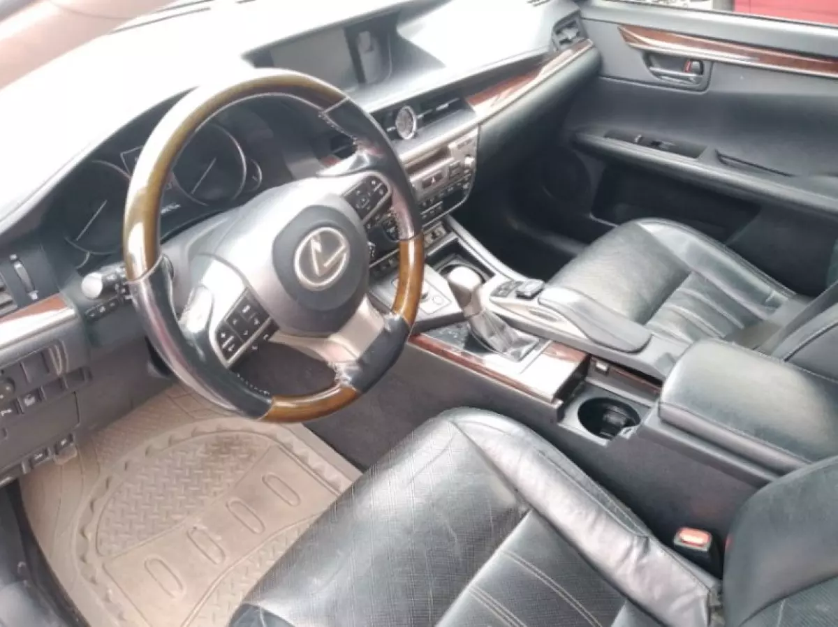 interiorFront