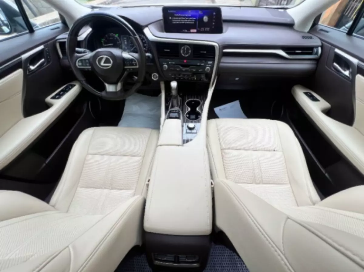 interiorFront