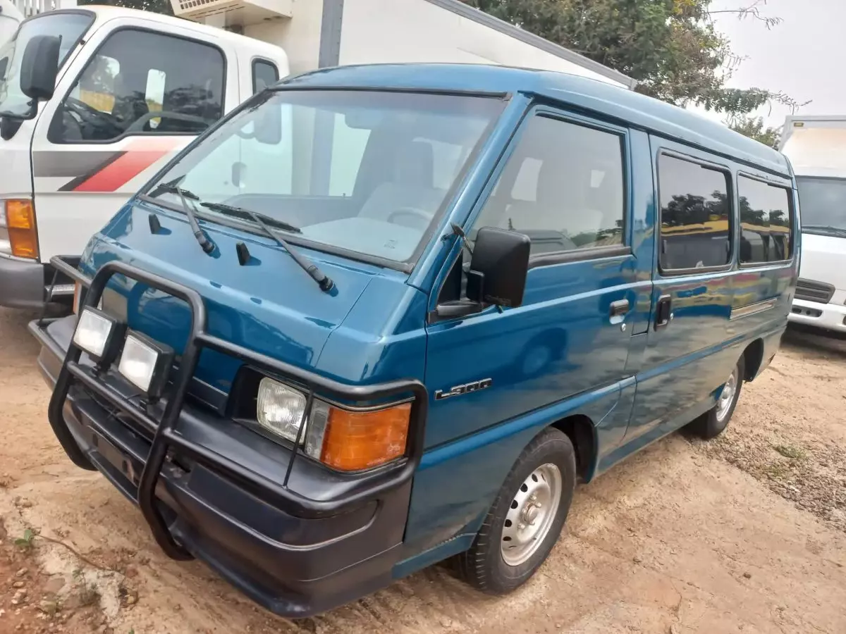 Mitsubishi L300 - 2000