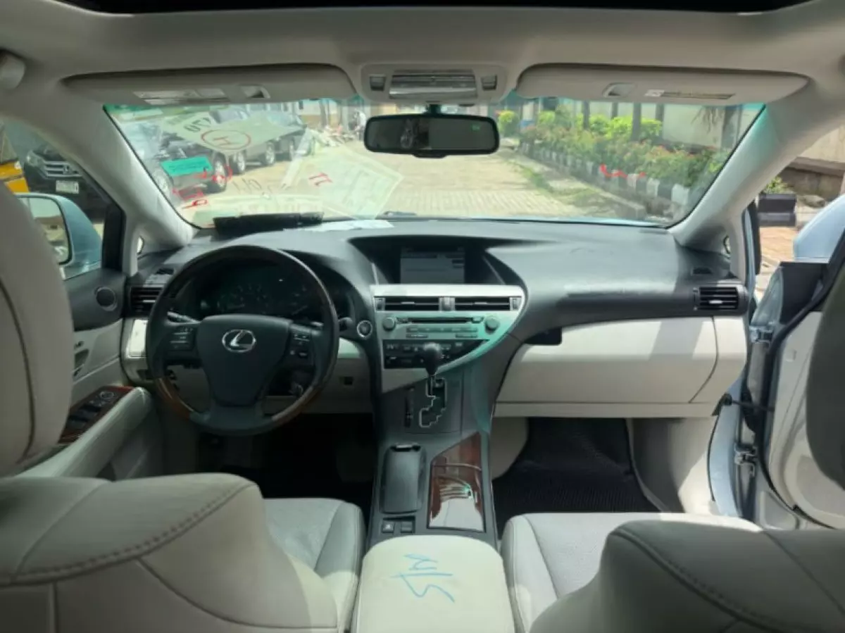 interiorFront