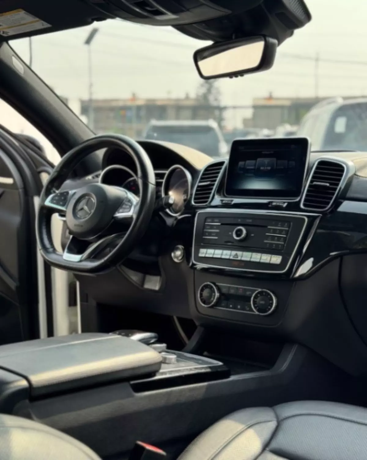 interiorFront