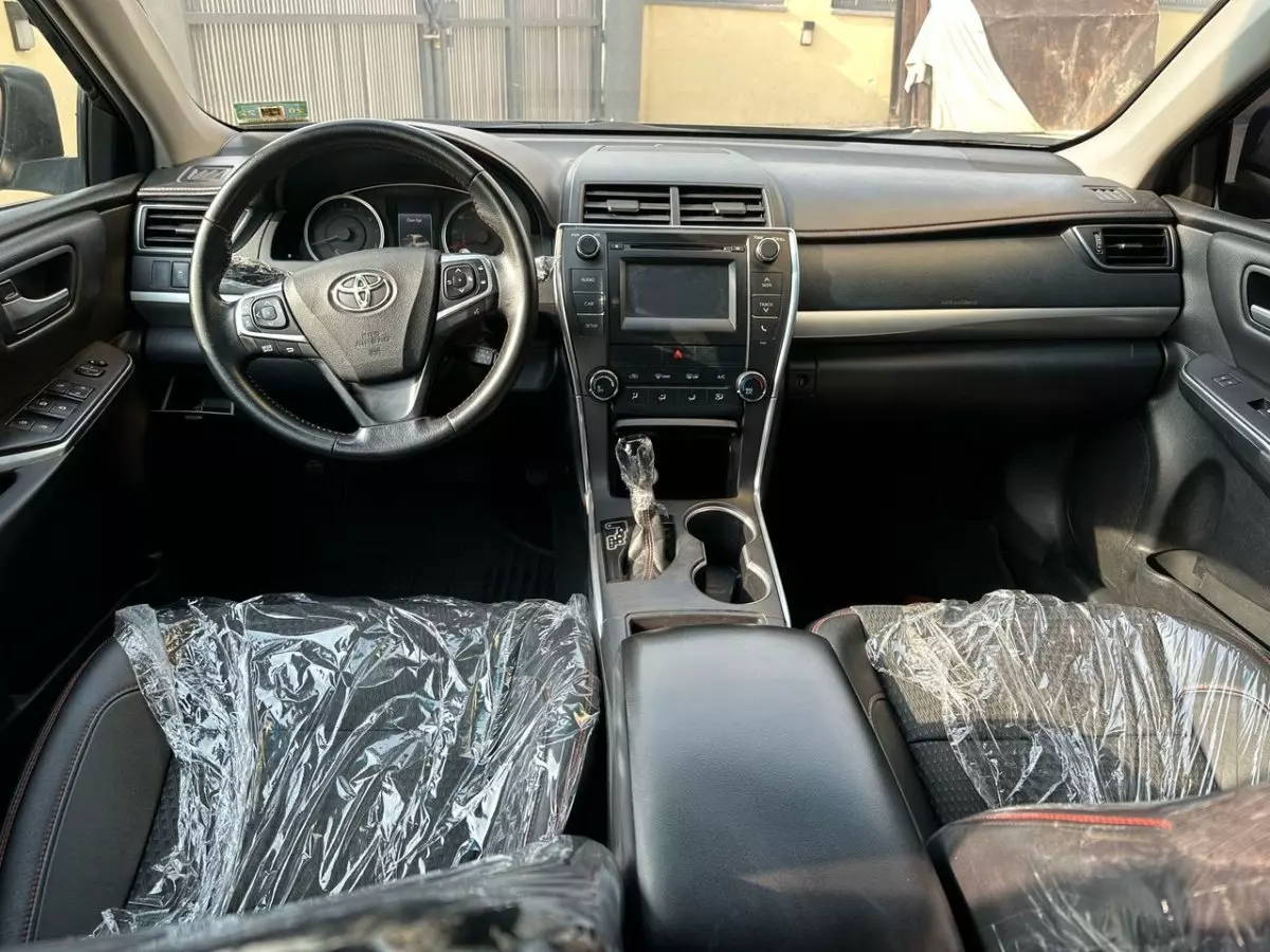interiorFront