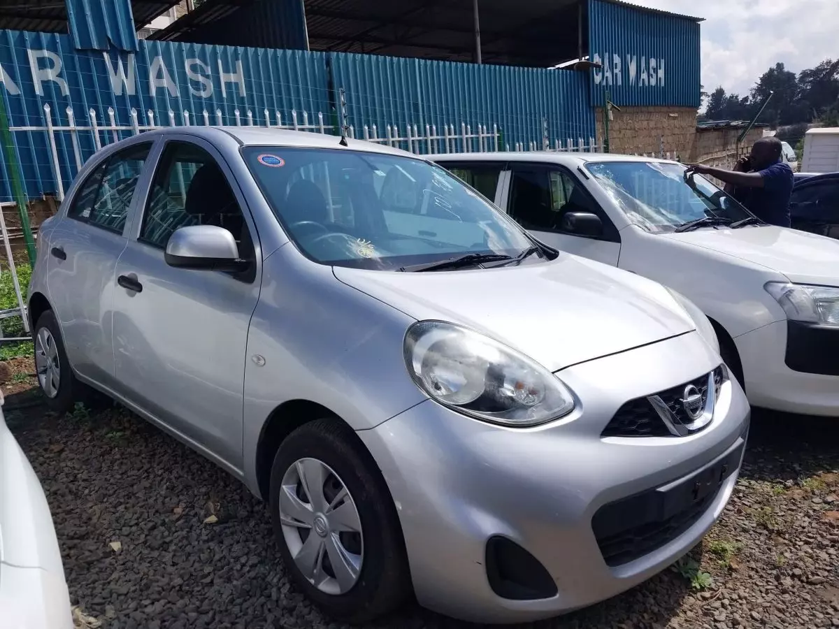 Nissan March - 2016