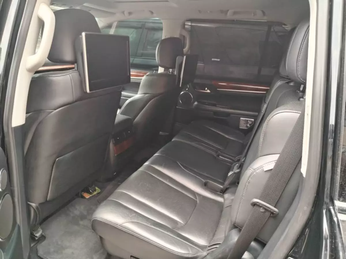 interiorBack
