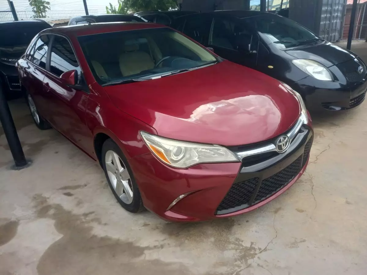 Toyota Camry - 2016