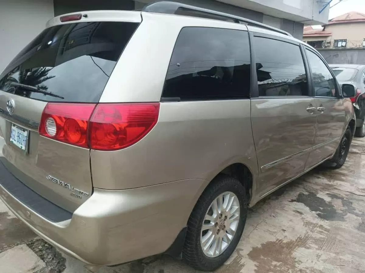 car Right Back