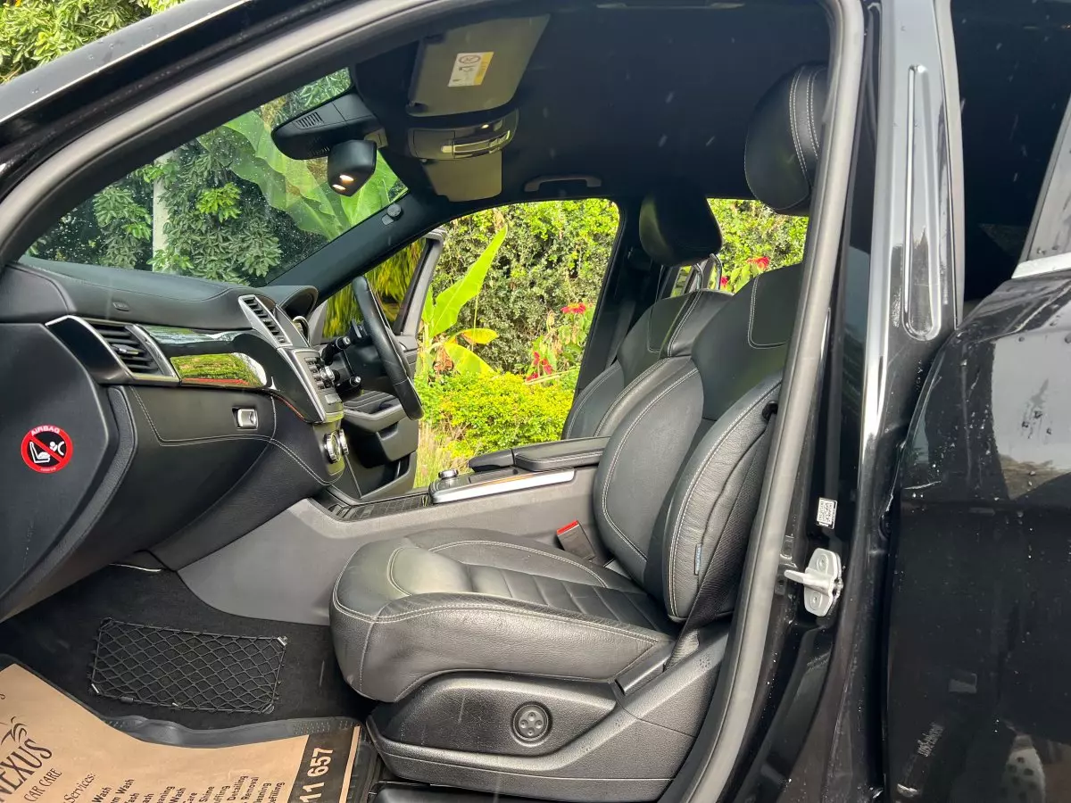 rightFrontSeats
