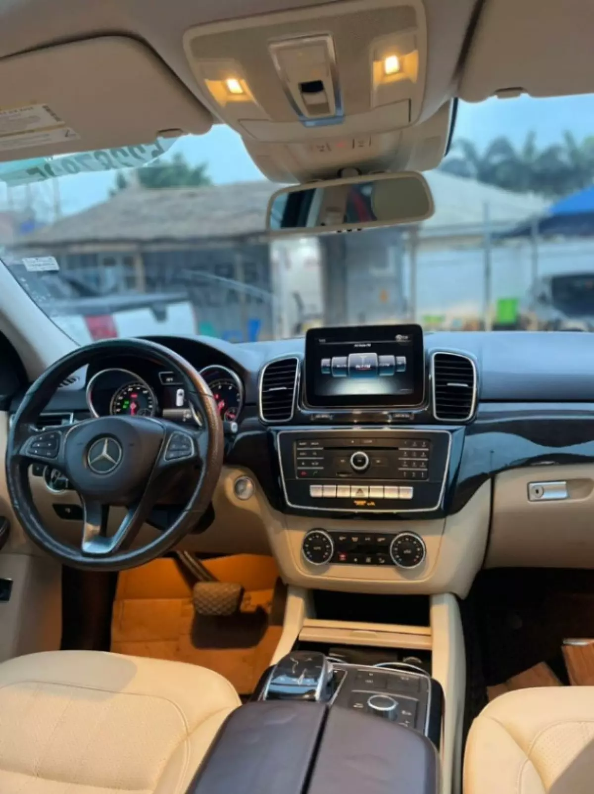 interiorFront