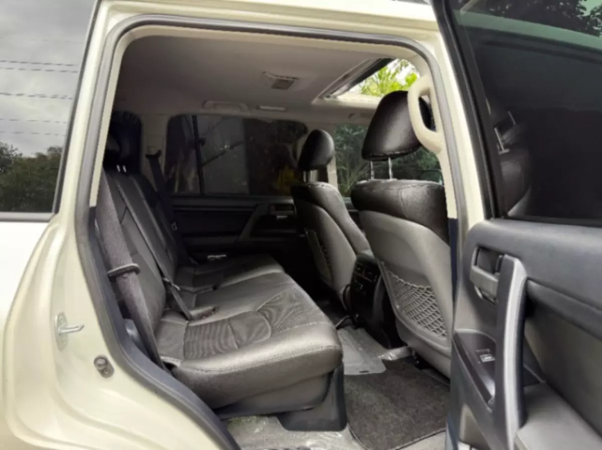 interiorBack