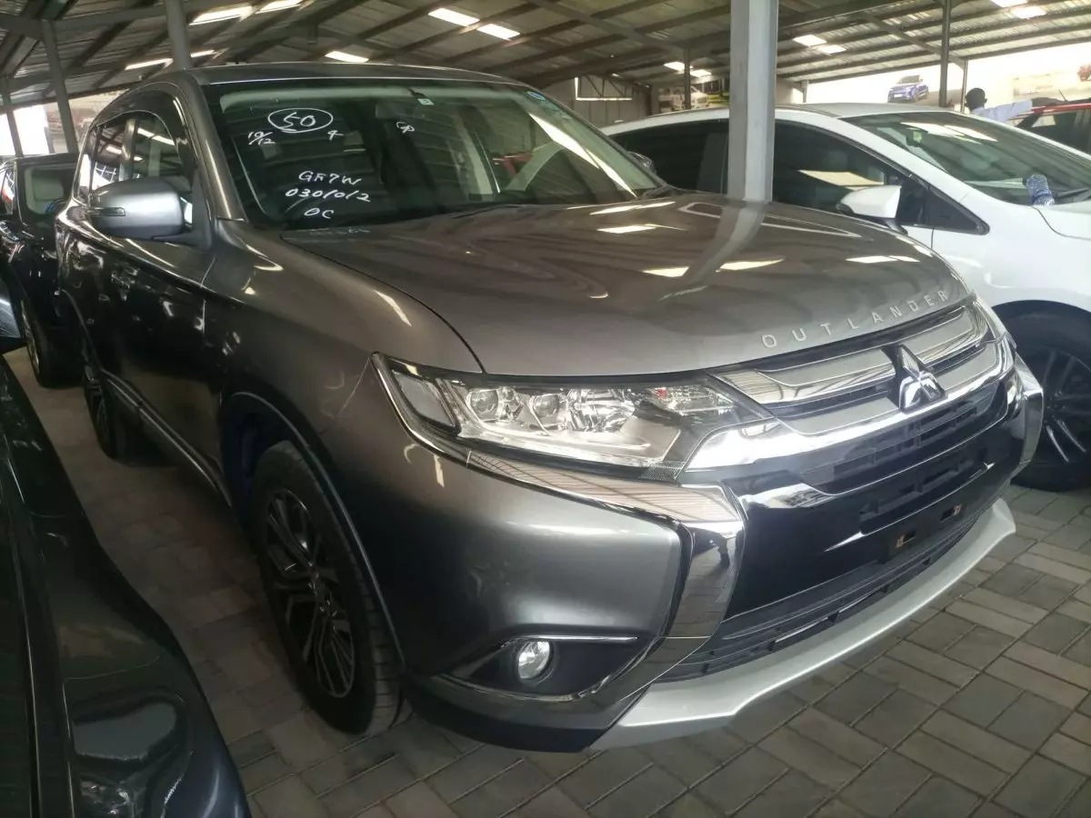 Mitsubishi OUTLANDER - 2016