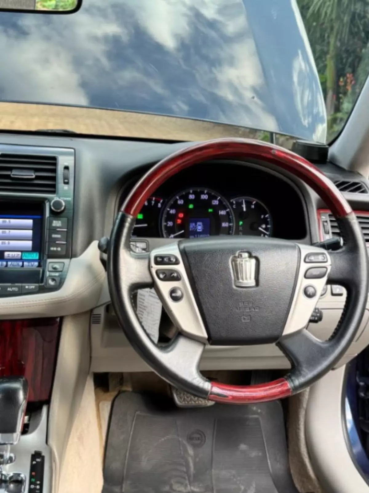 interiorFront