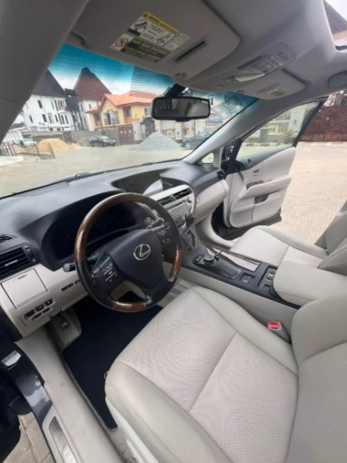interiorFront