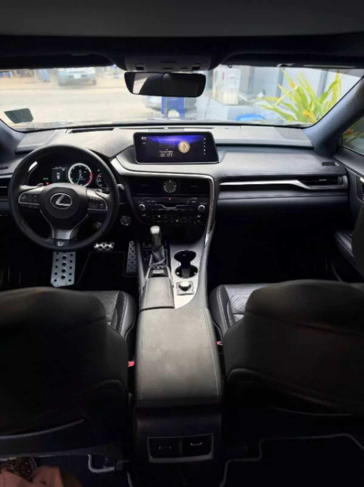 interiorFront