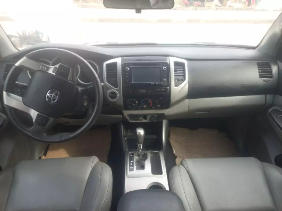 interiorFront