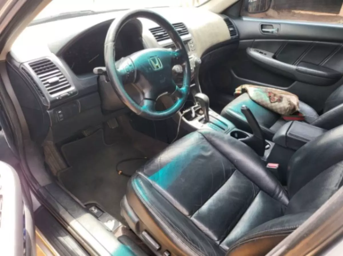 interiorFront