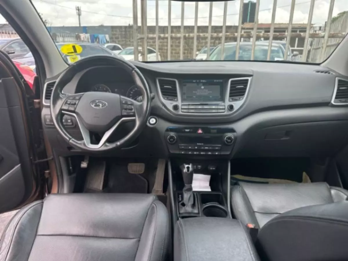 interiorFront