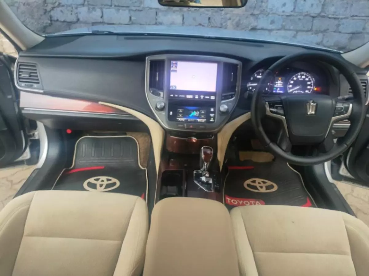 interiorFront