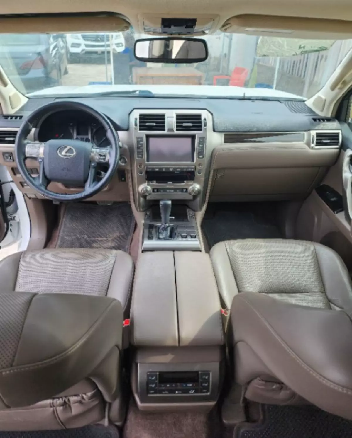interiorFront