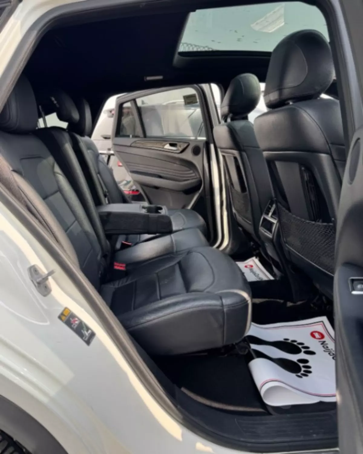 interiorBack