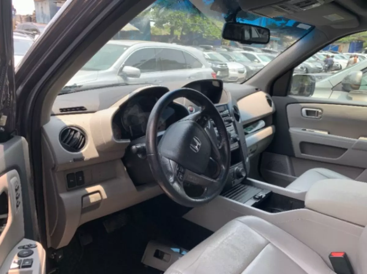 interiorFront
