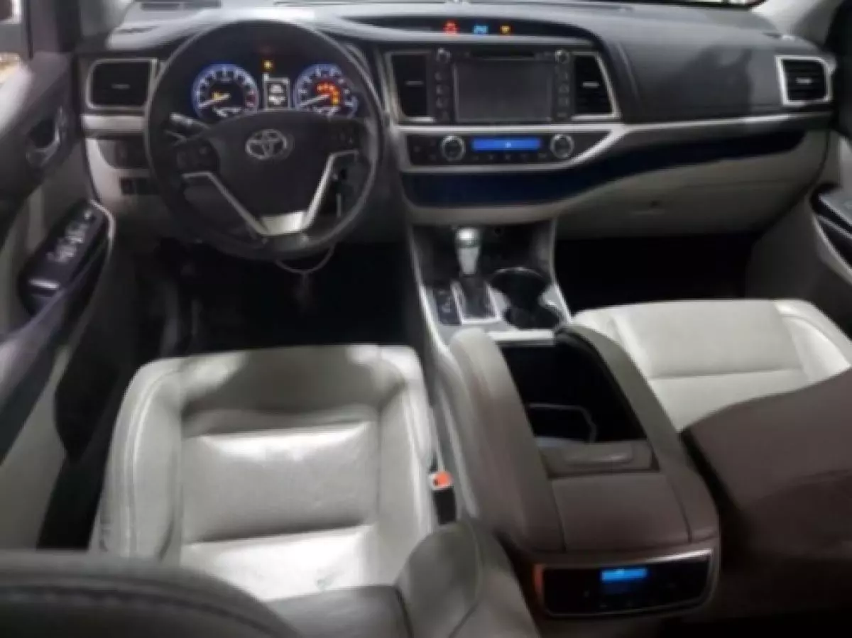 interiorFront