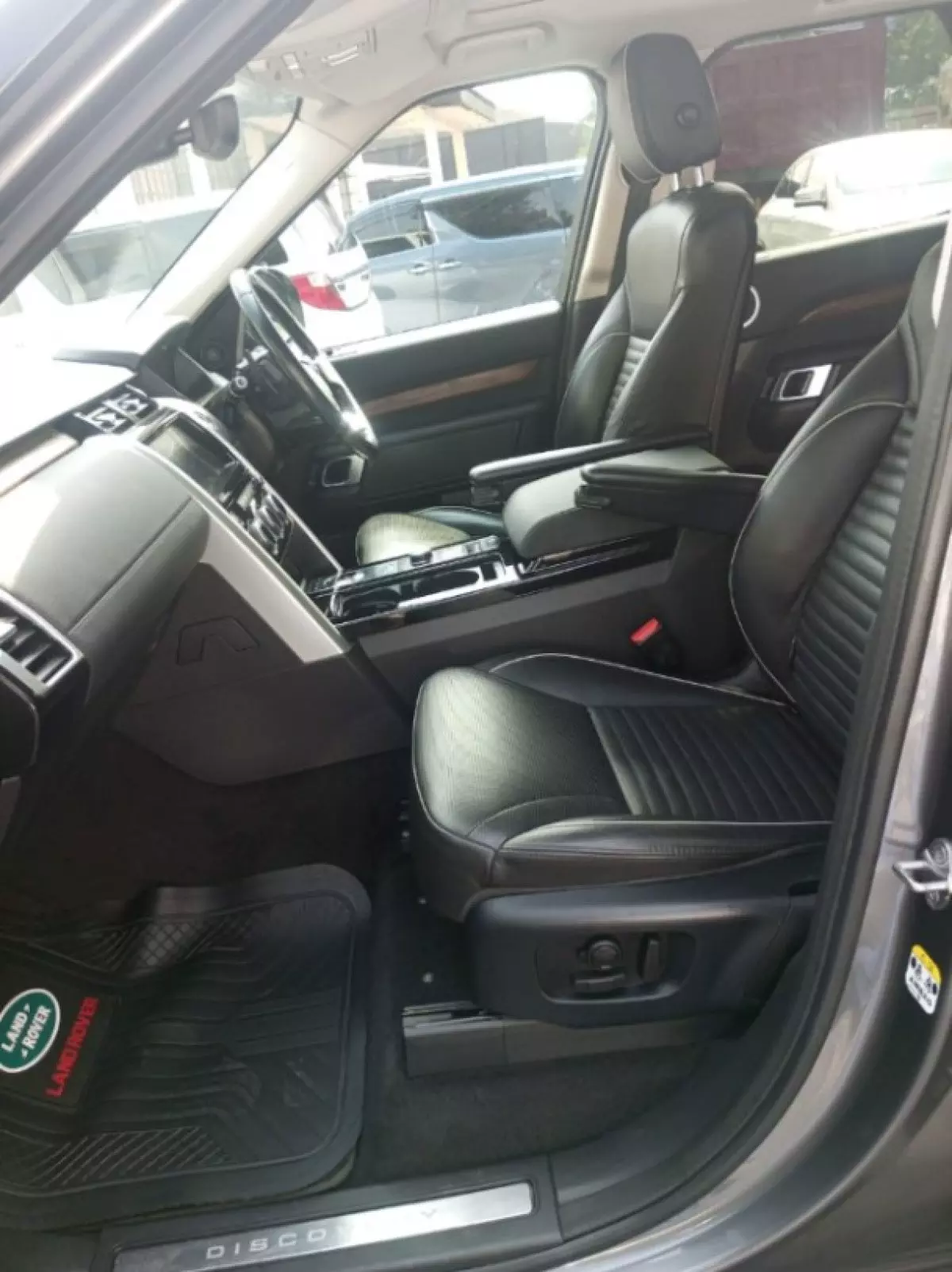 interiorFront