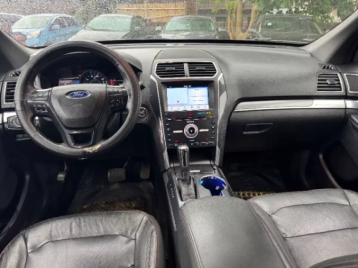 interiorFront