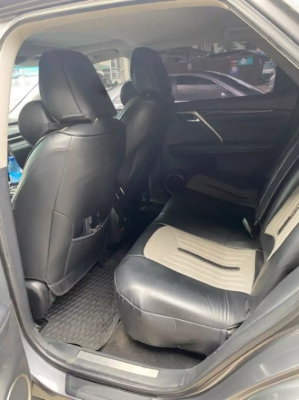interiorBack