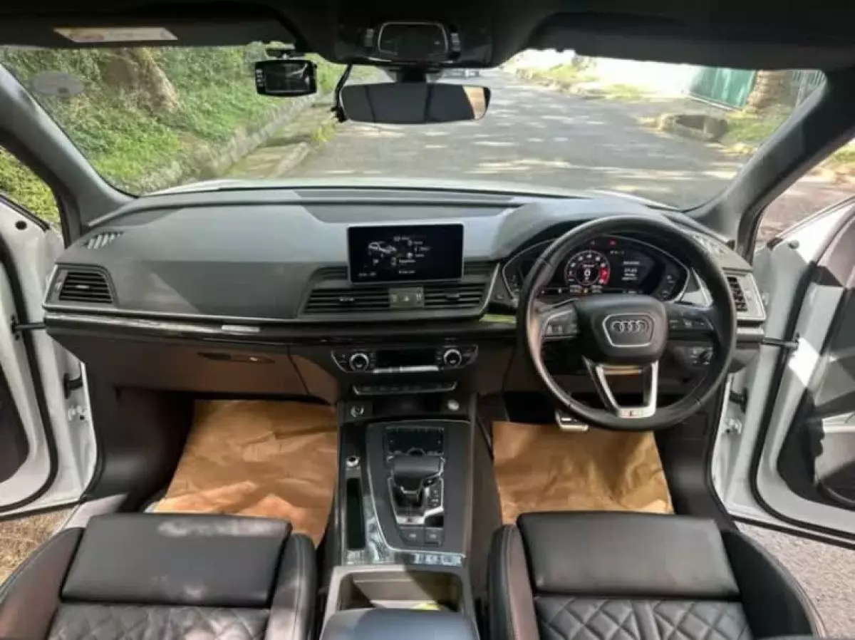 interiorFront