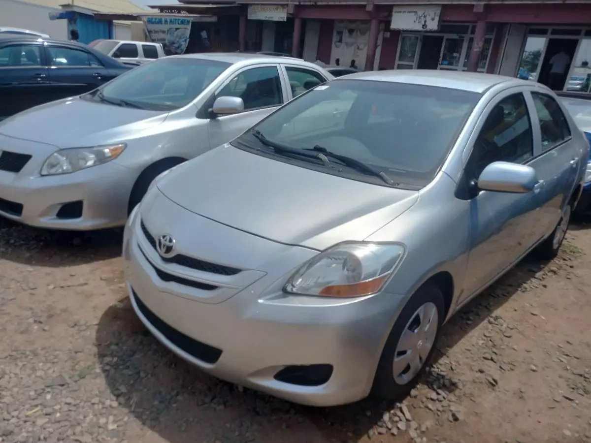 Toyota Yaris - 2012