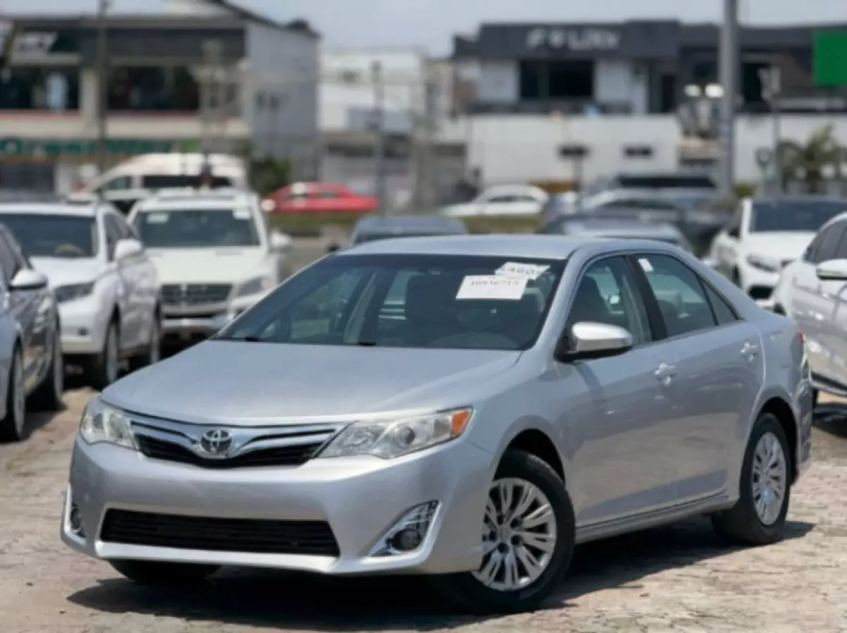Toyota Camry - 2012