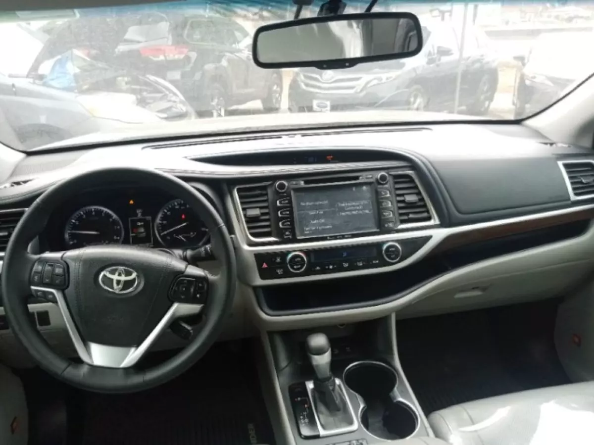 interiorFront