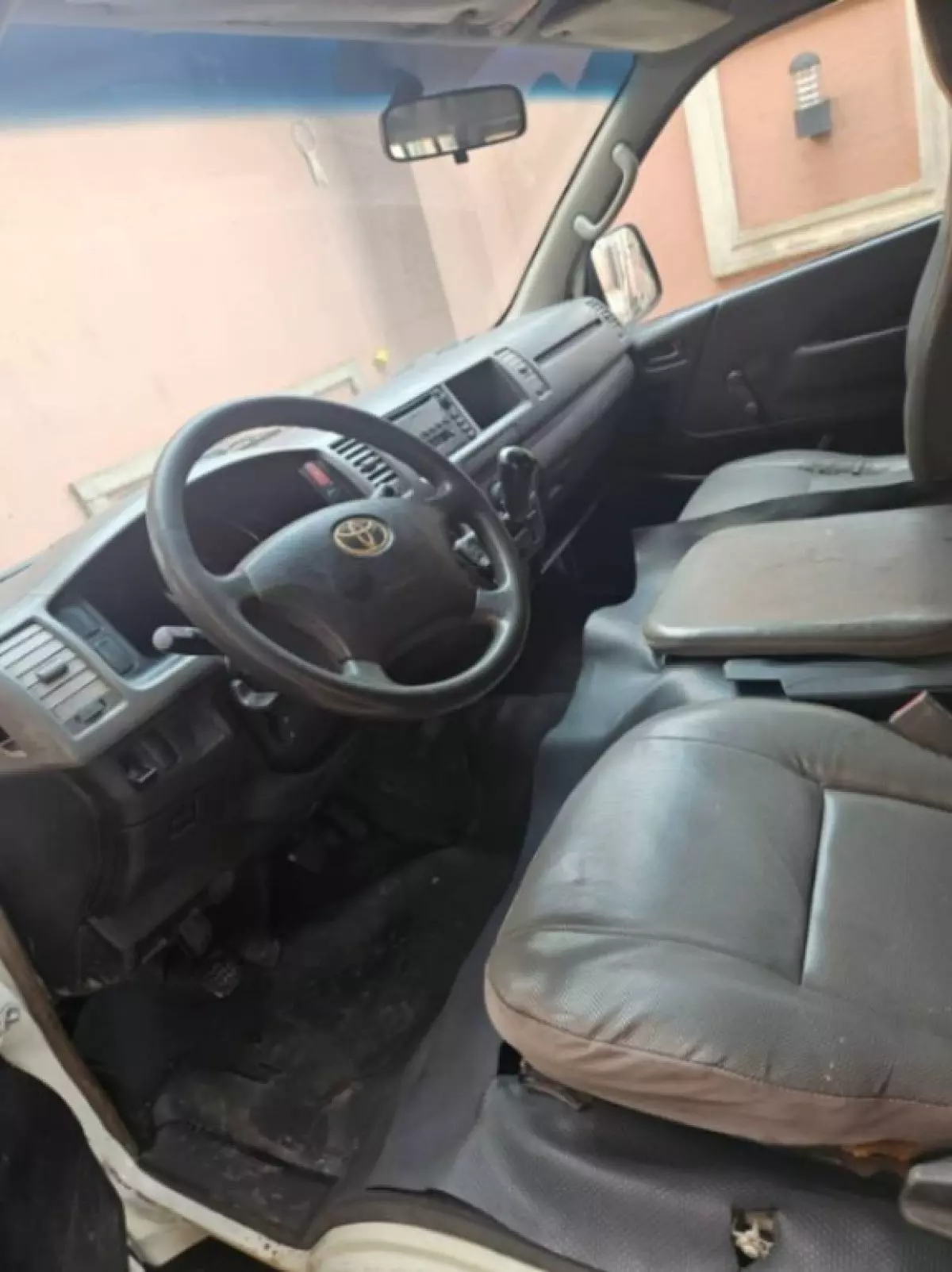 interiorFront